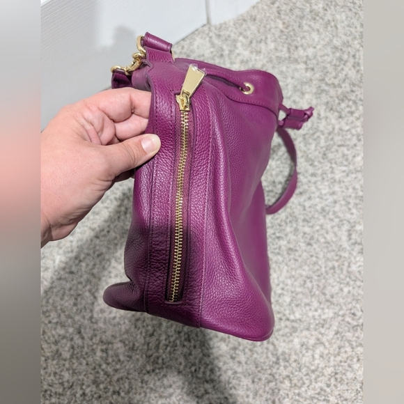 Ora Delphine Berry Pink Pebbled Leather Convertible Claire Bucket Handbag - Picture 10 of 11